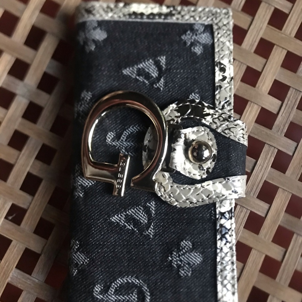Guess wallet